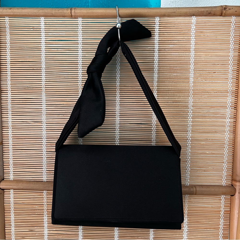 Chic Satin Black Evening Prom Wristlet with Bow Accent